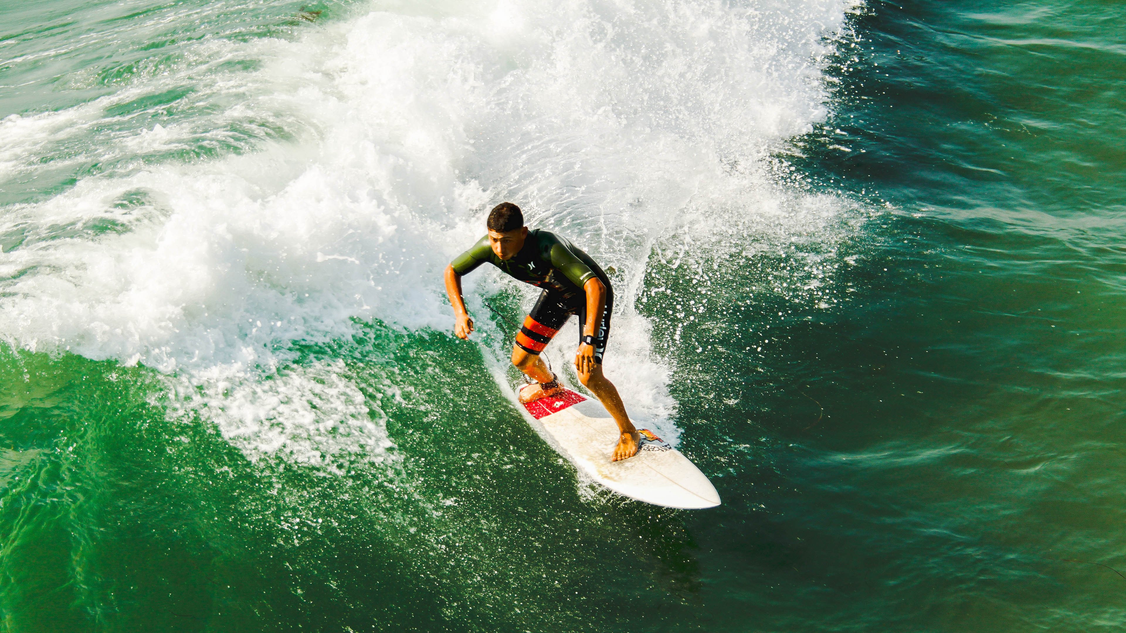 球迷的呐喊点燃中国篮球之夜,中国篮球之路在何方